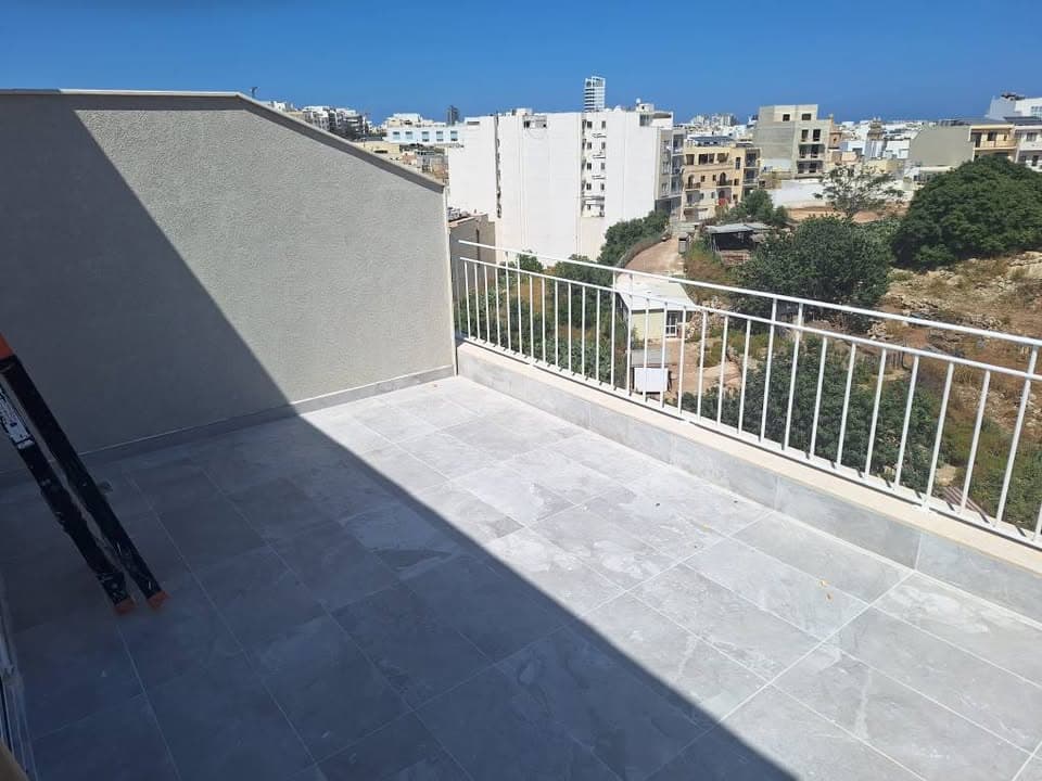 Penthouse in Msida - Photo 1 of 9