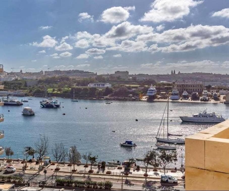 Penthouse in Sliema - Photo 1 of 9