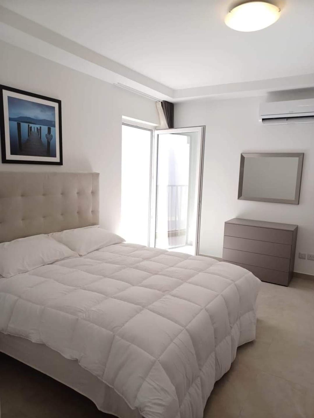 Three Bedroom Seafront Apartment with Large Terrace in Pieta - thumbnail 7