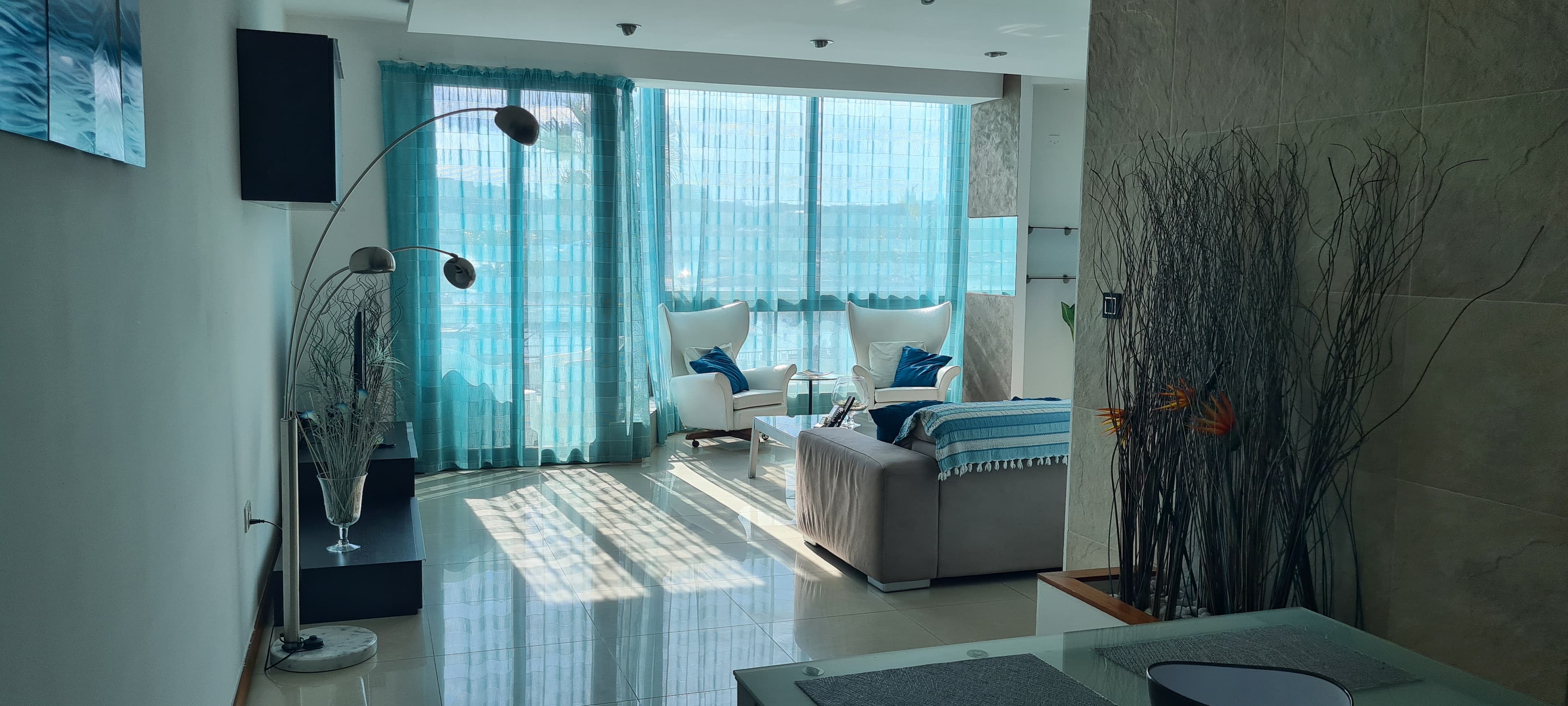 Two Bedroom Apartment with Seaviews in Gzira - thumbnail 2