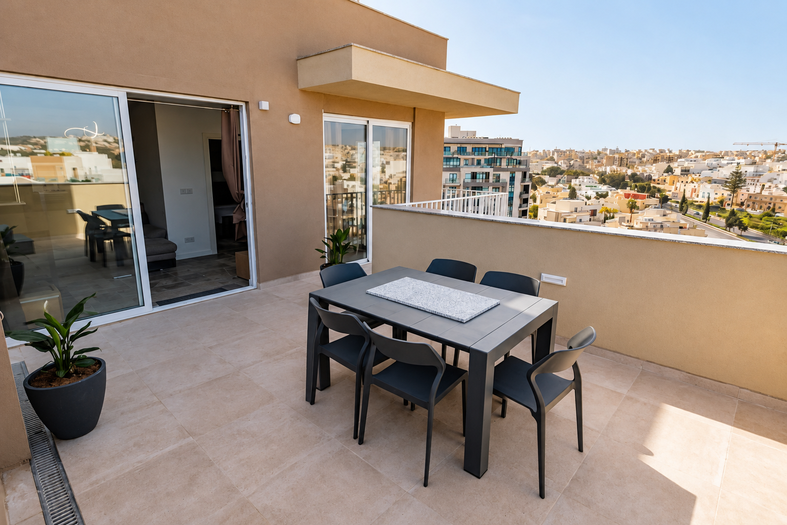 Two Bedroom Luxury Penthouse with a Rooftop Pool in St Julians - thumbnail 12