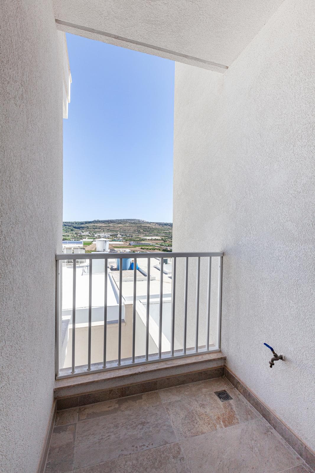 Two Bedroom Modern Apartment in Mgarr - thumbnail 8