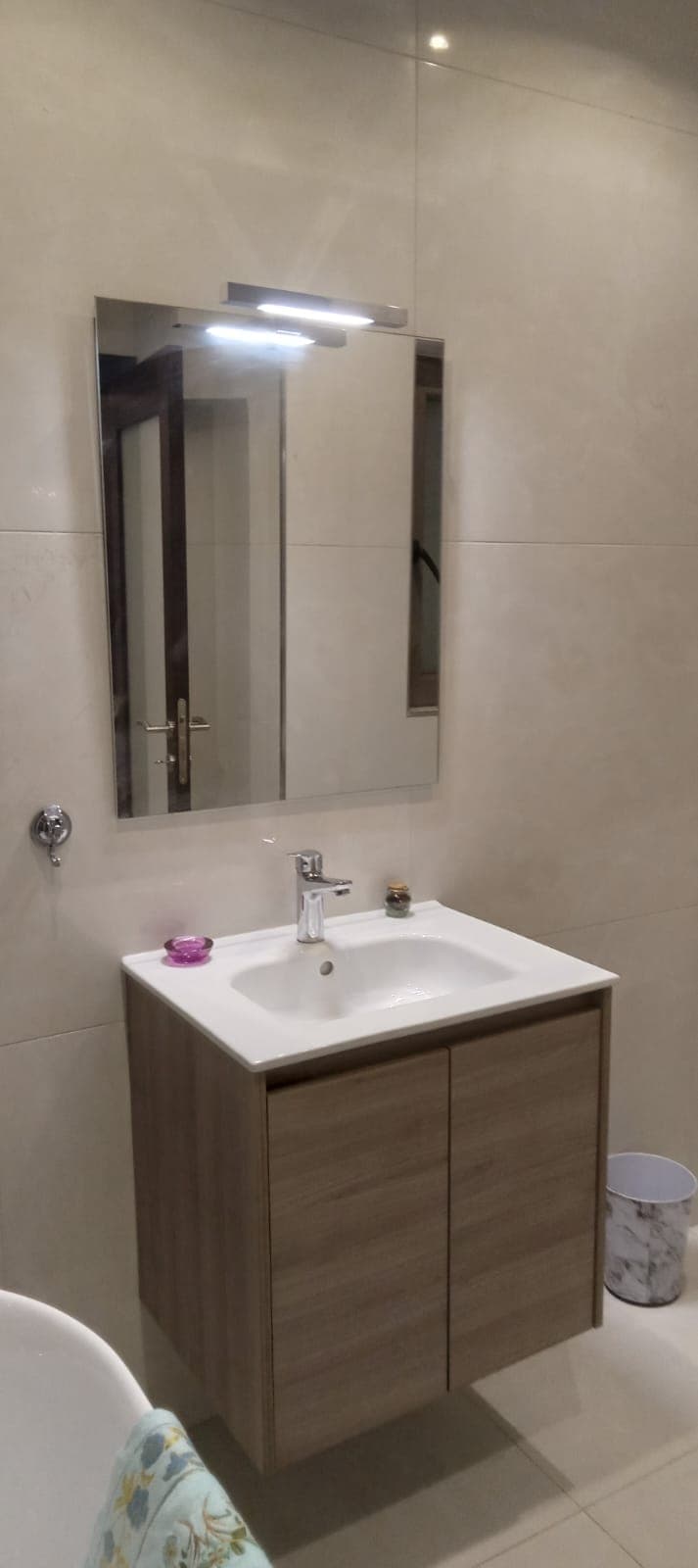Three Bedroom Apartment with Terrace in Pembroke - thumbnail 11