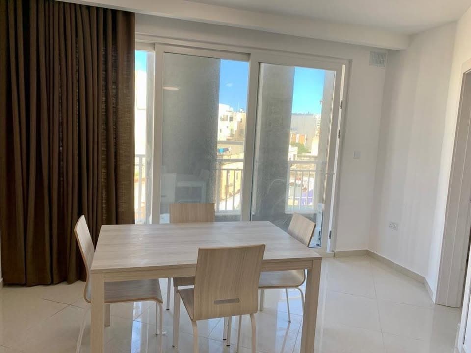 Two Bedrrom Apartment with Balconies in Gzira  - thumbnail 4