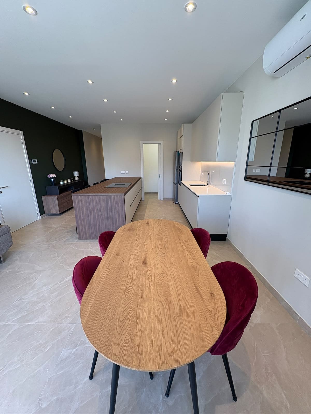 Three Bedroom Apartment with Valley Views - thumbnail 4