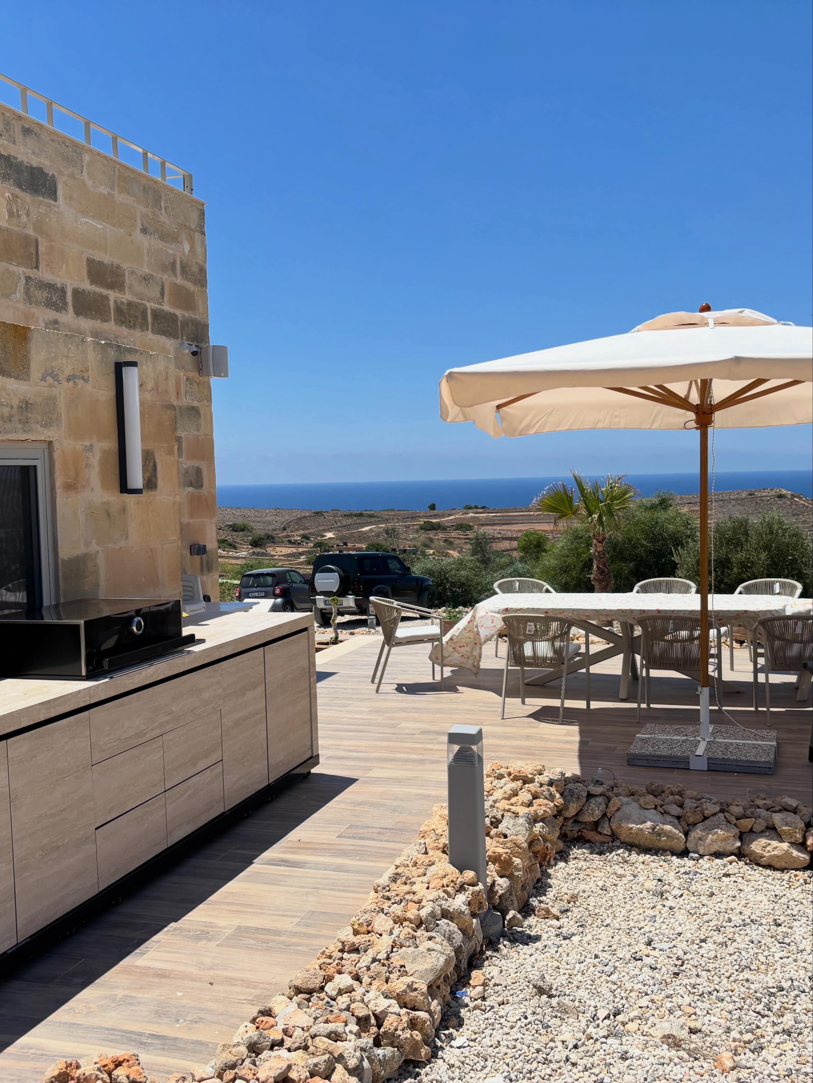 Fully Detached & Exclusive Villa with infinity Pool and Seaview's in Mgarr - thumbnail 13