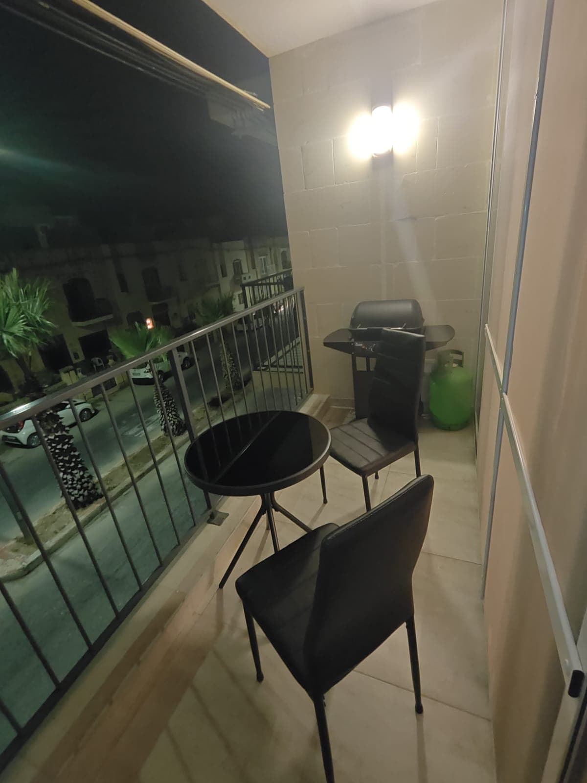 Apartment in Victoria - Image 1