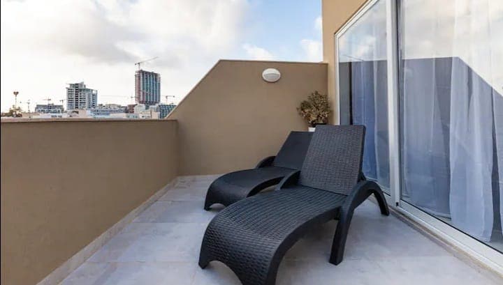 Penthouse in St Julians - Image 1