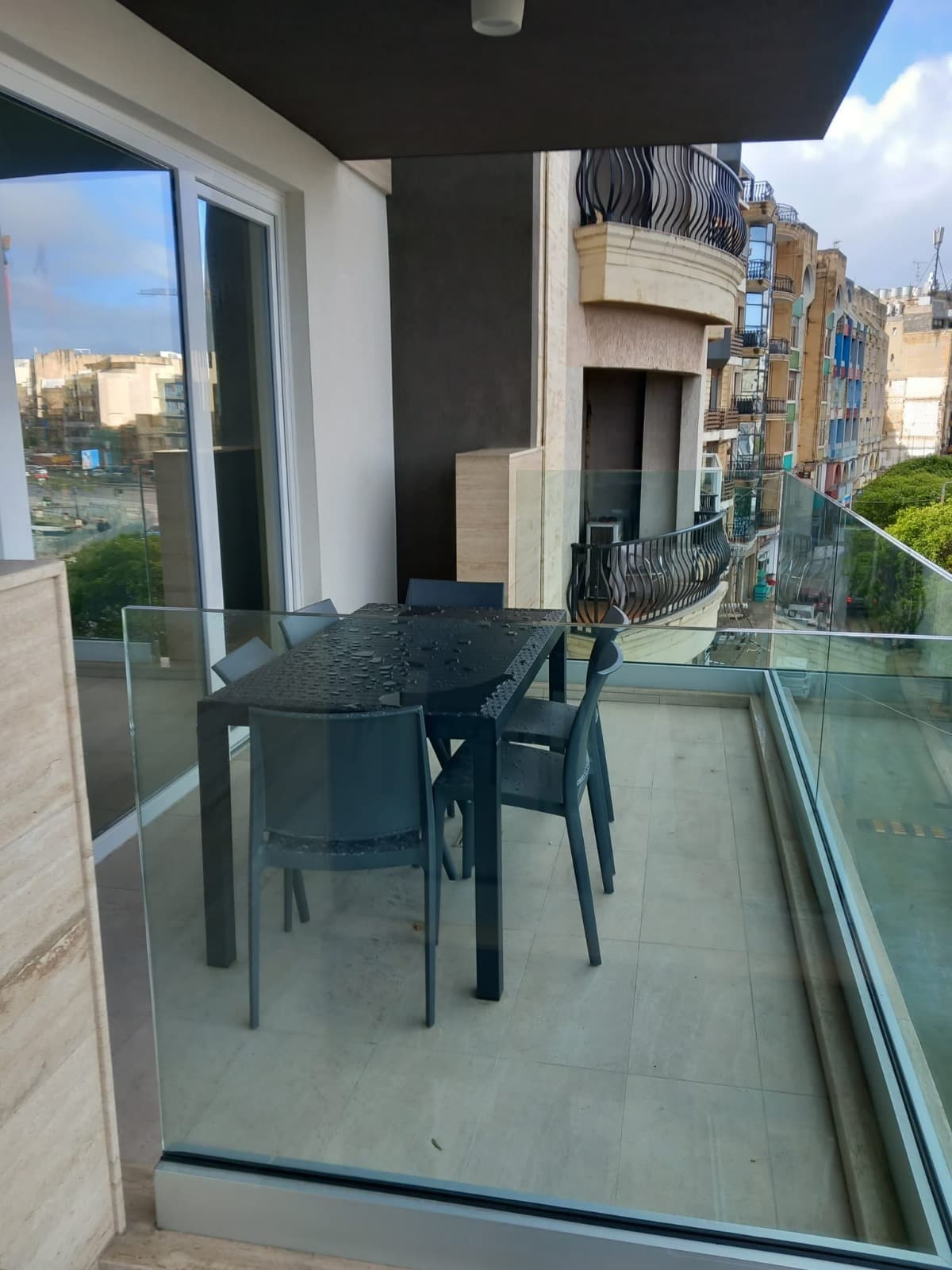 Three Bedroom Seafront Apartment with Large Terrace in Pieta - thumbnail 6