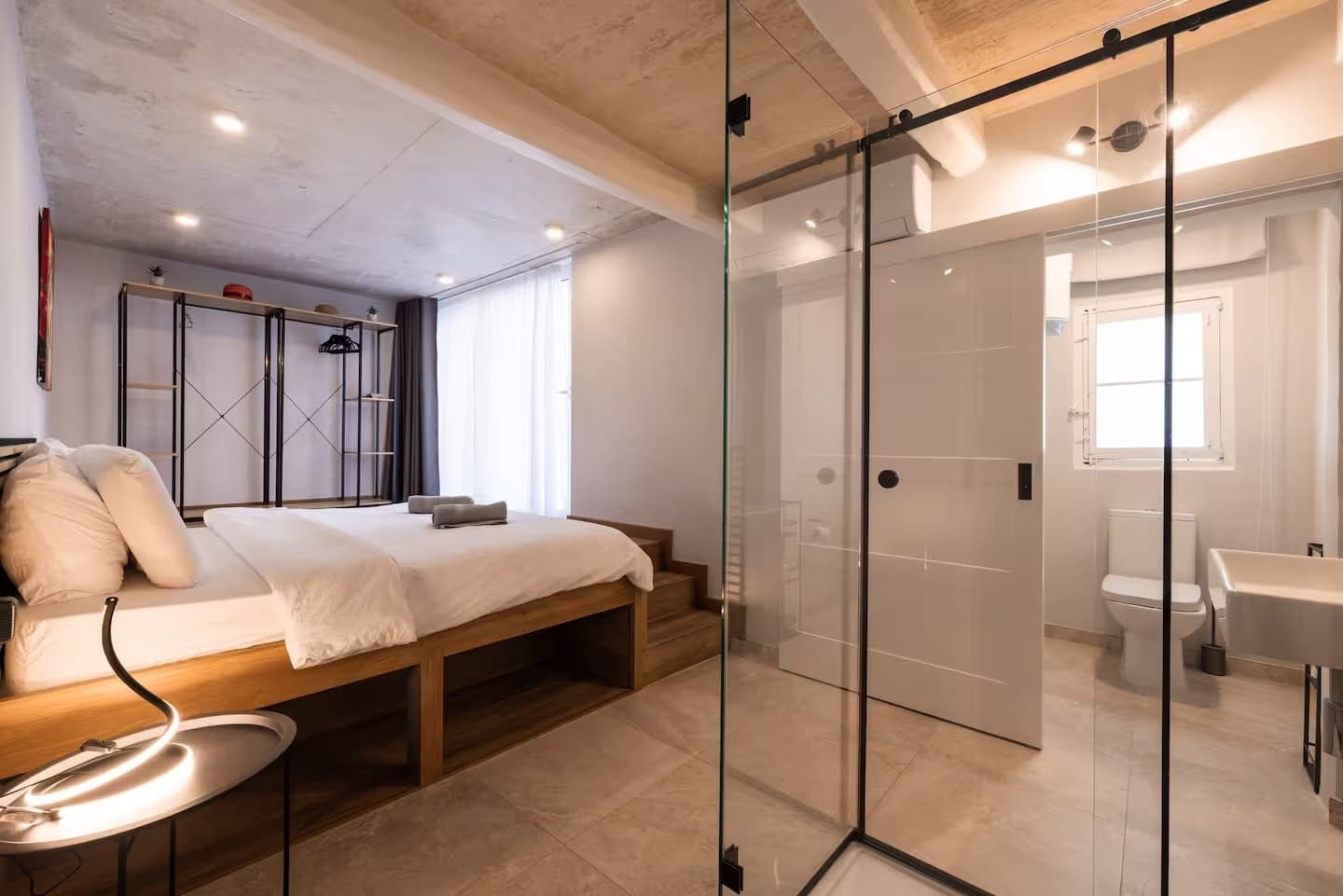 Three Bedroom Seafront House Of Character with a Jacuzzi in St Julians - thumbnail 19