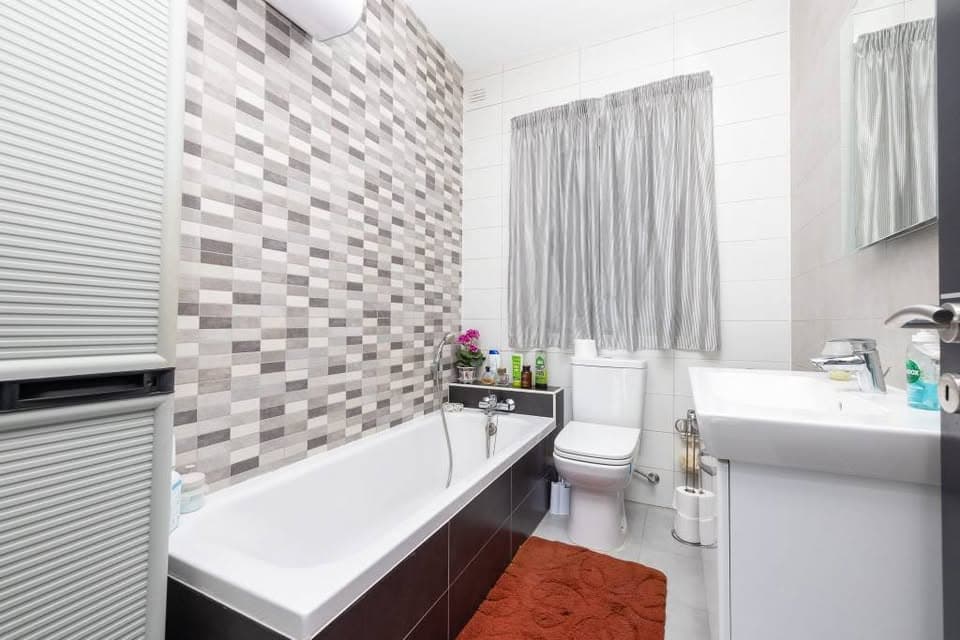 Two Bedroom Apartment with a Garage in Qawra - thumbnail 10