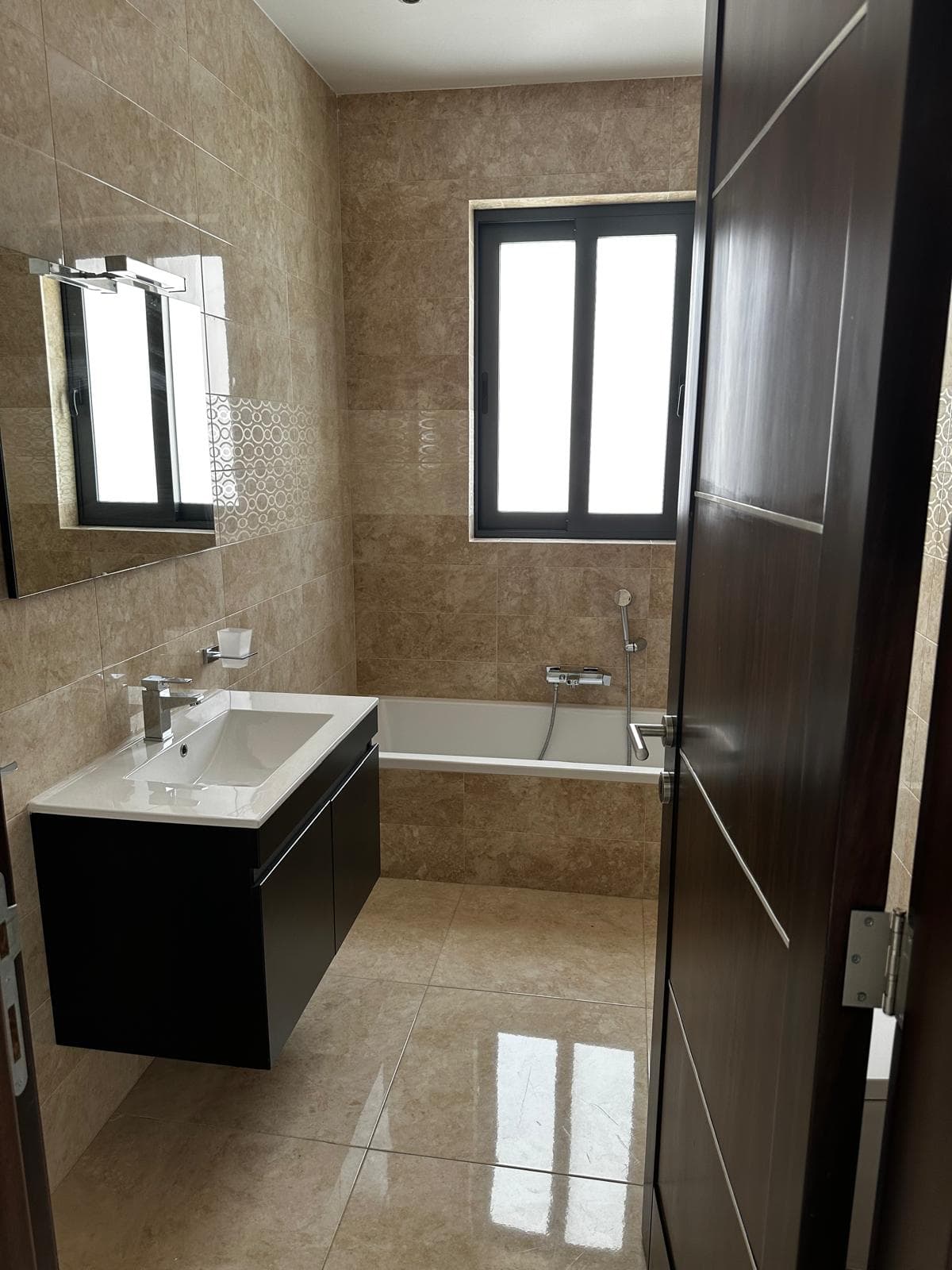 Seafront Apartment in Sliema - thumbnail 25