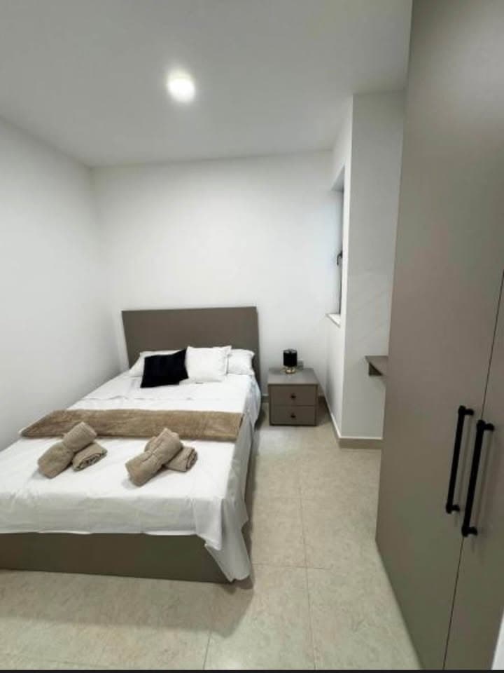 Two Double Bedroom Apartment in Ta' Xbiex - thumbnail 5