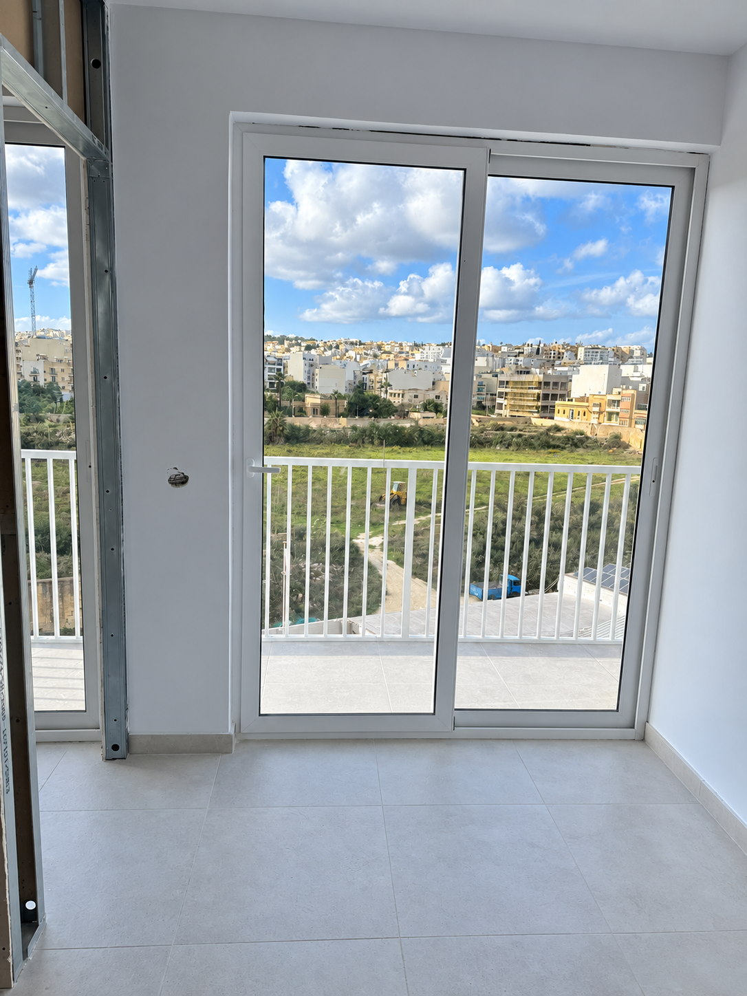 One Bedroom Studio Apartment with Side Sea views and Large Balcony in Gzira - thumbnail 2