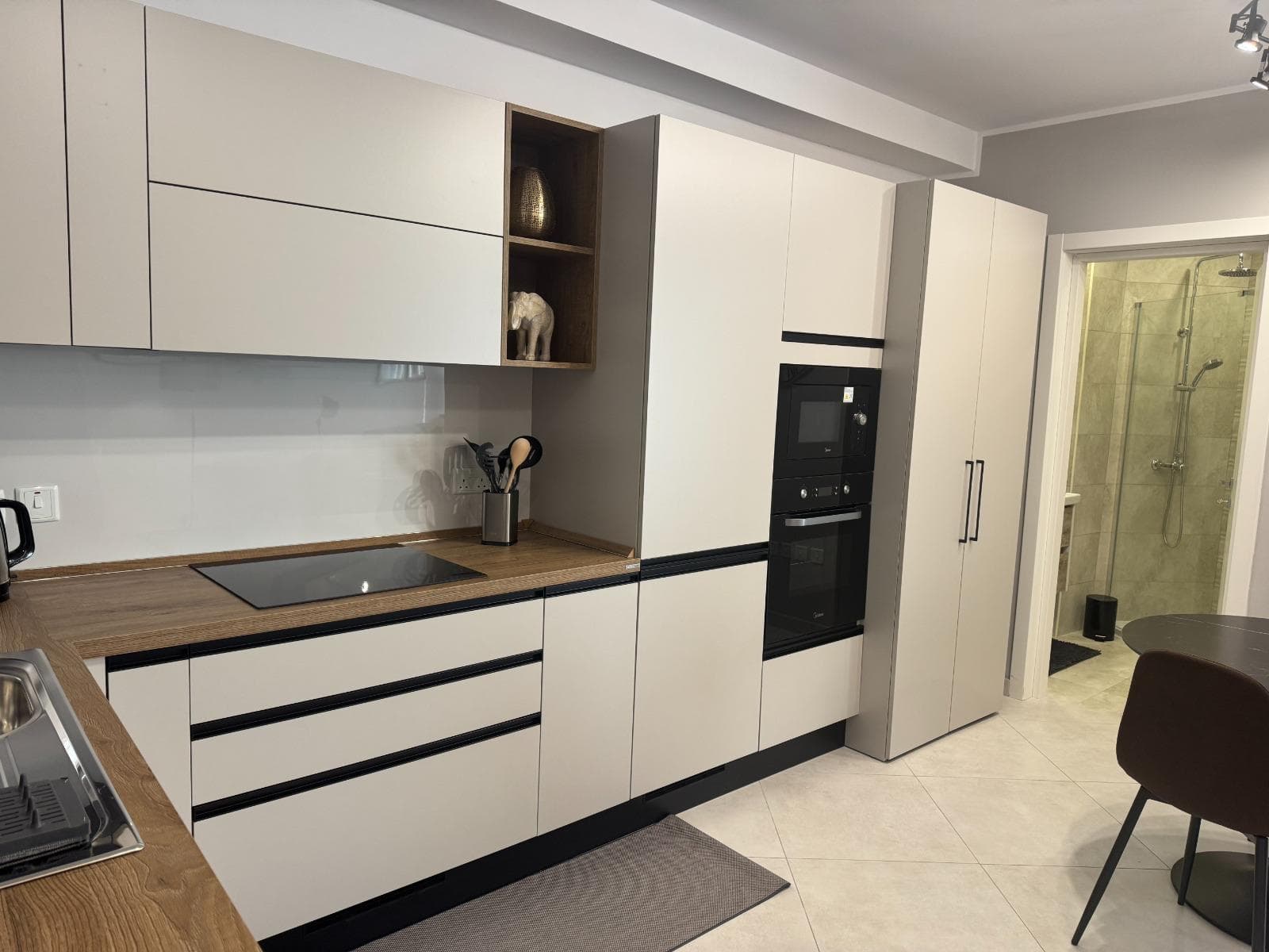 One Bedroom Apartment with Balconies in Gzira - thumbnail 7