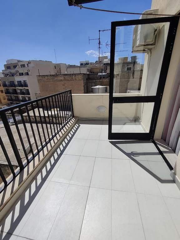 One Bedroom Large Apartment with Terrace in Msida - thumbnail 2