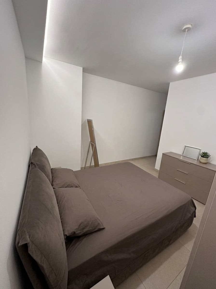 Seafront Apartment in Sliema  - thumbnail 6