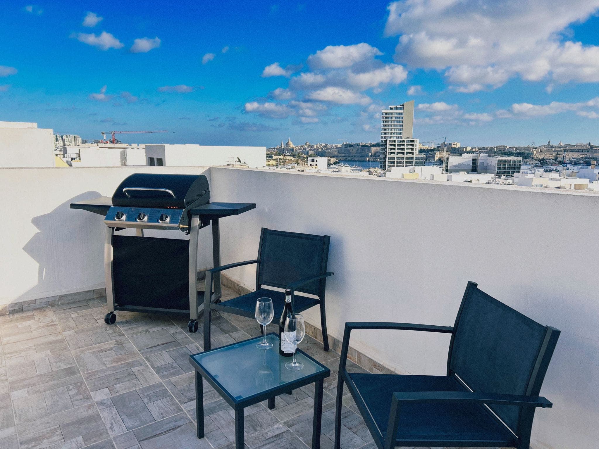 Studio Apartment in Gzira - Image 1