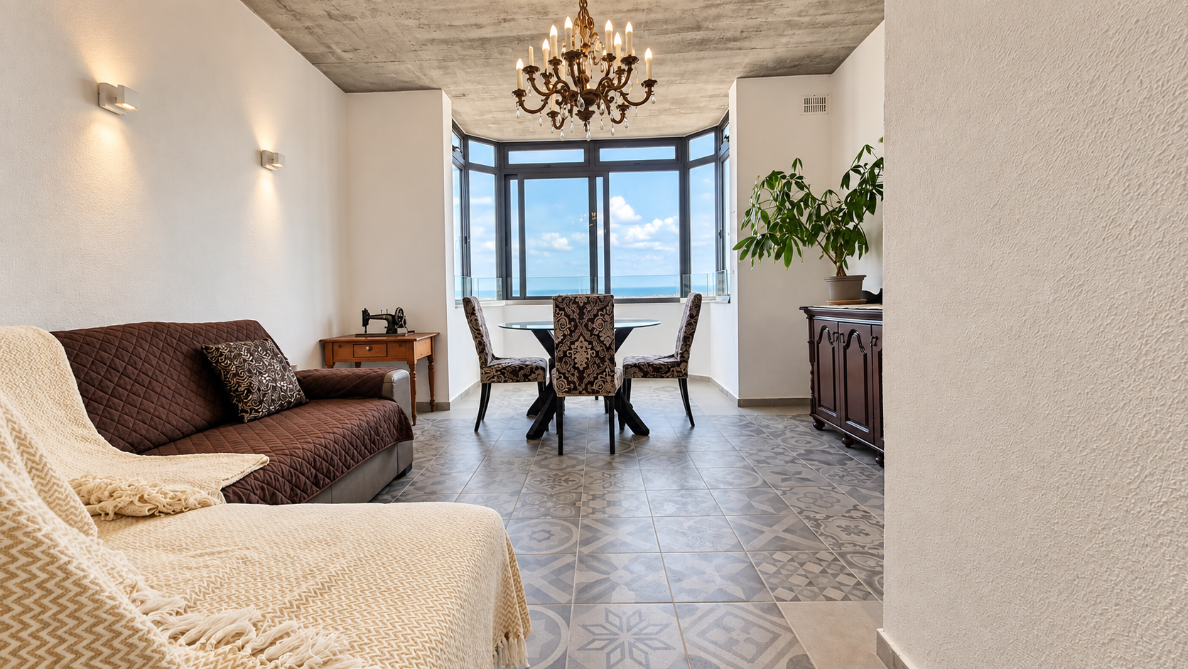 Two Bedroom Apartment with Sea Views in San Gwann - thumbnail 4