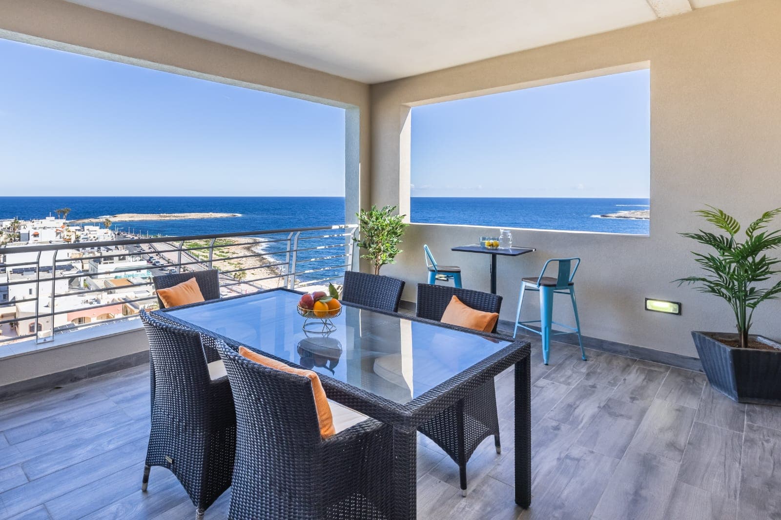 Three bedroom Apartment with Large Terrace and Seaview in Qawra - Image 1