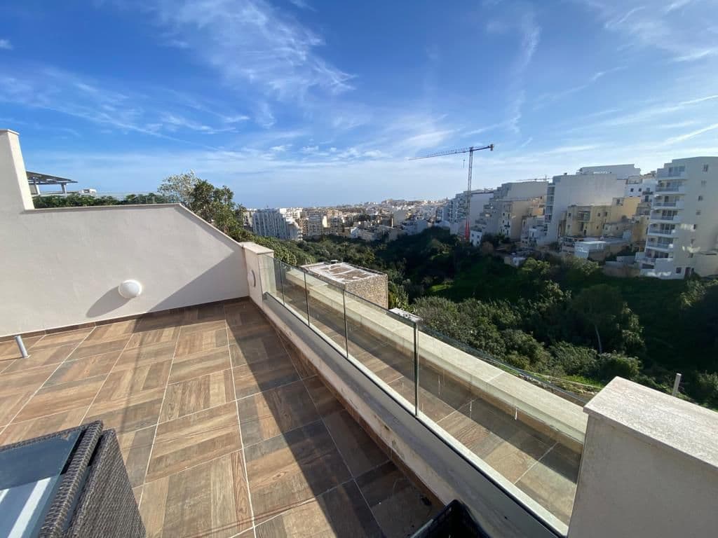 Penthouse in St Julians - Photo 1 of 14