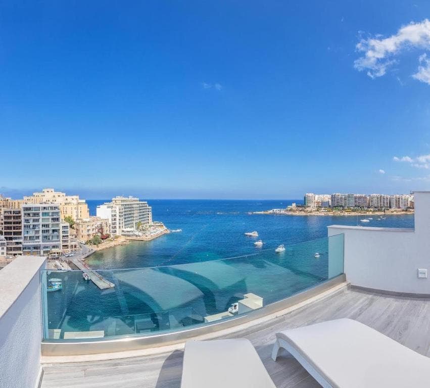 Penthouse in St Julians - Photo 1 of 22