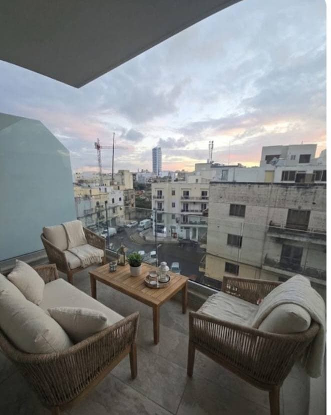 Apartment in Gzira - Photo 1 of 10
